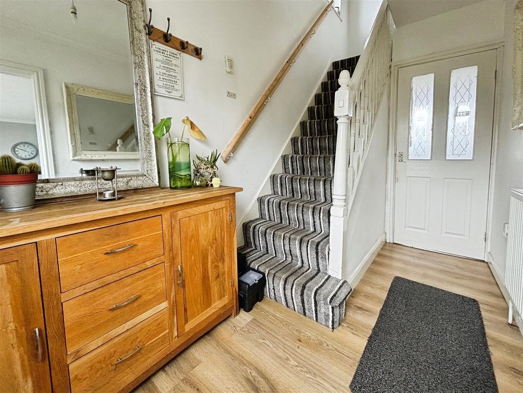 Property photo 2 of 19 Entrance Hall