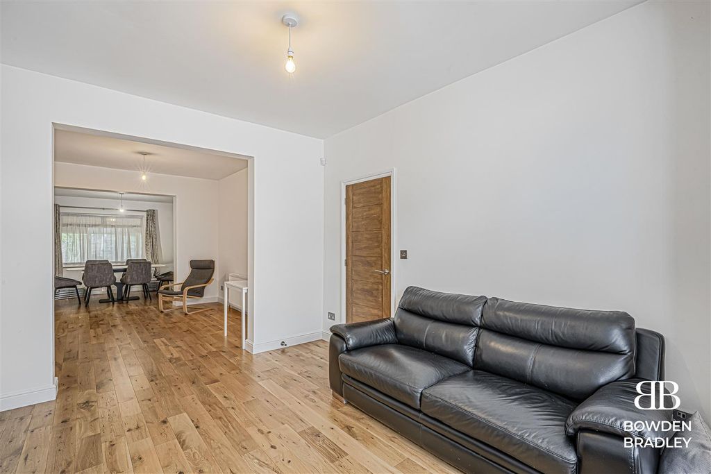 Property photo 3 of 19 Living Room