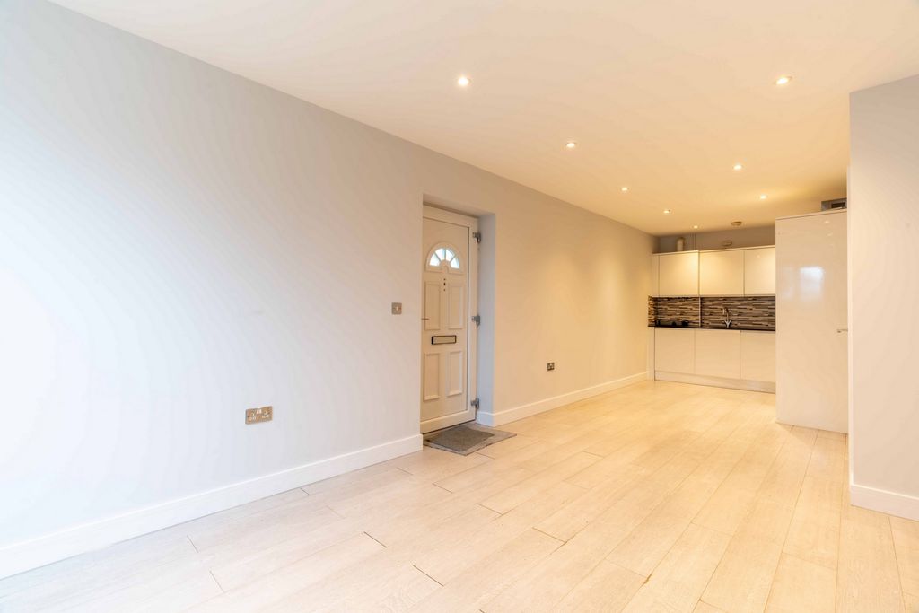 Property photo 2 of 11 Photo 8