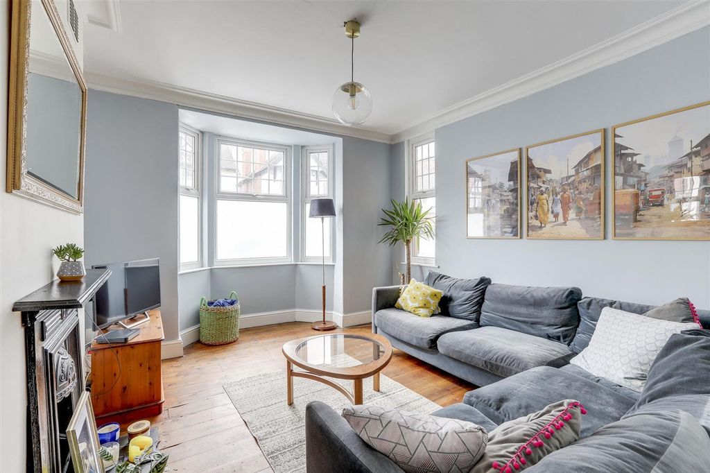 Property photo 2 of 27