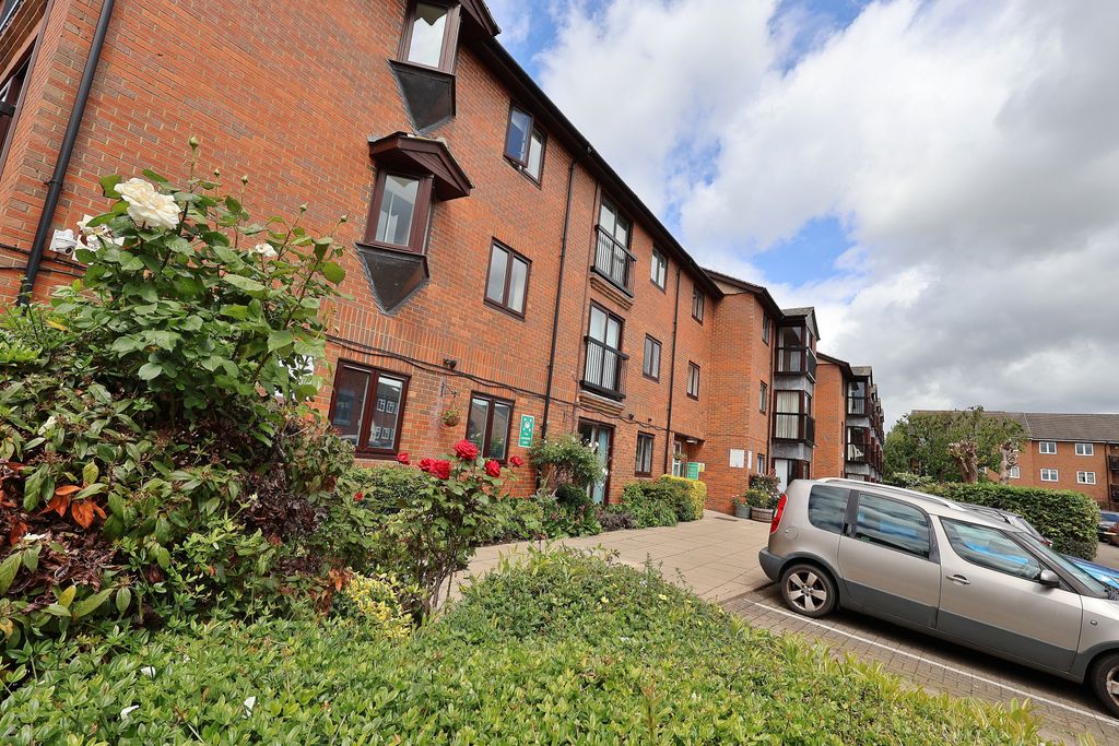 Property photo 1 of 33