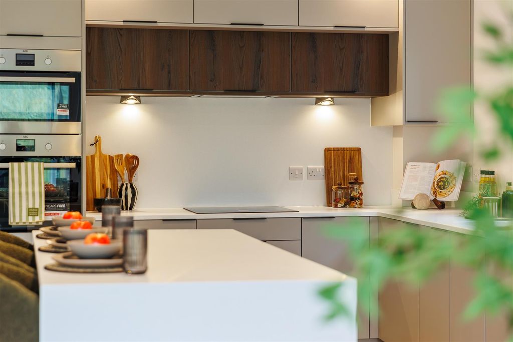 Property photo 3 of 27 Kitchen