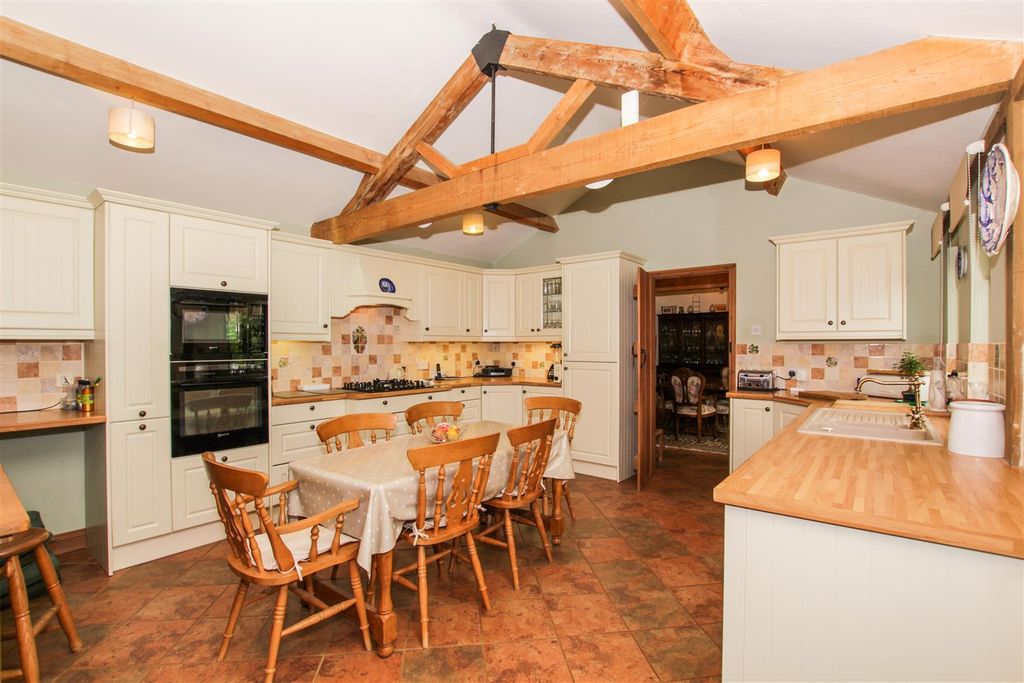 Property photo 3 of 28