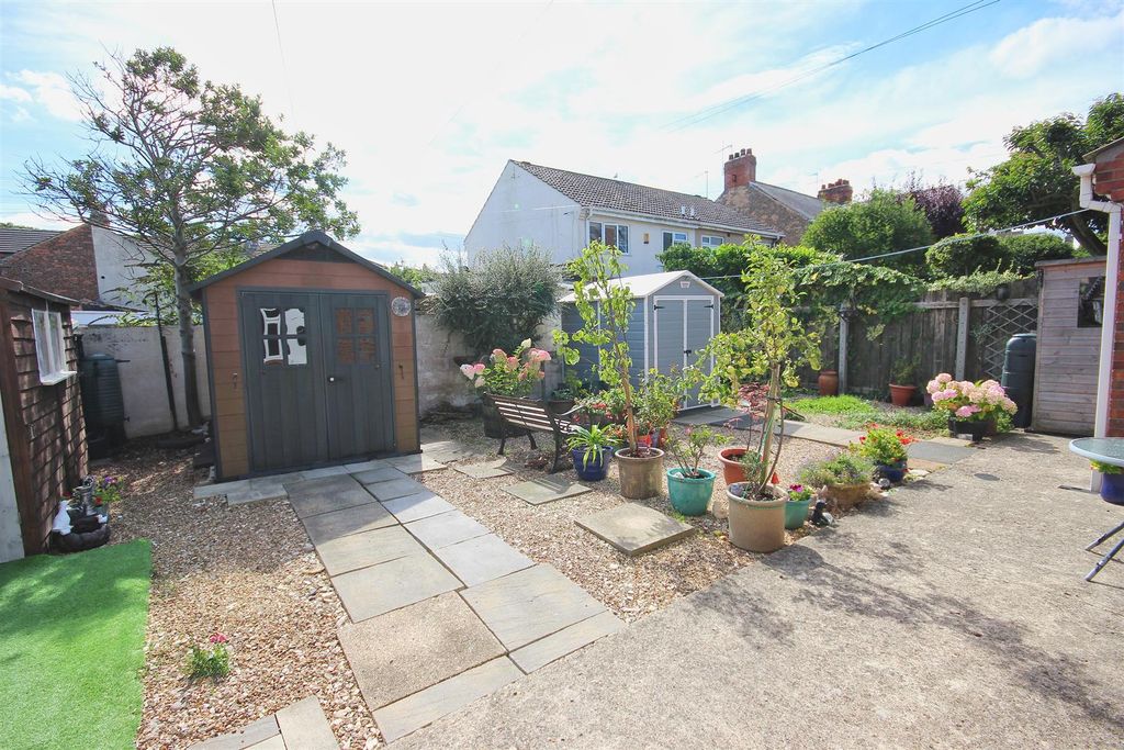 Property photo 3 of 10 Outside