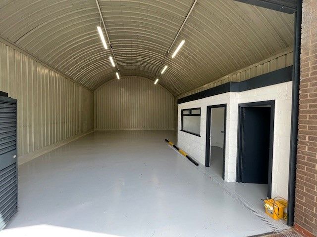 Property photo 2 of 4 An Empty Arch With White Lining And A WC Cubicle To The Front.