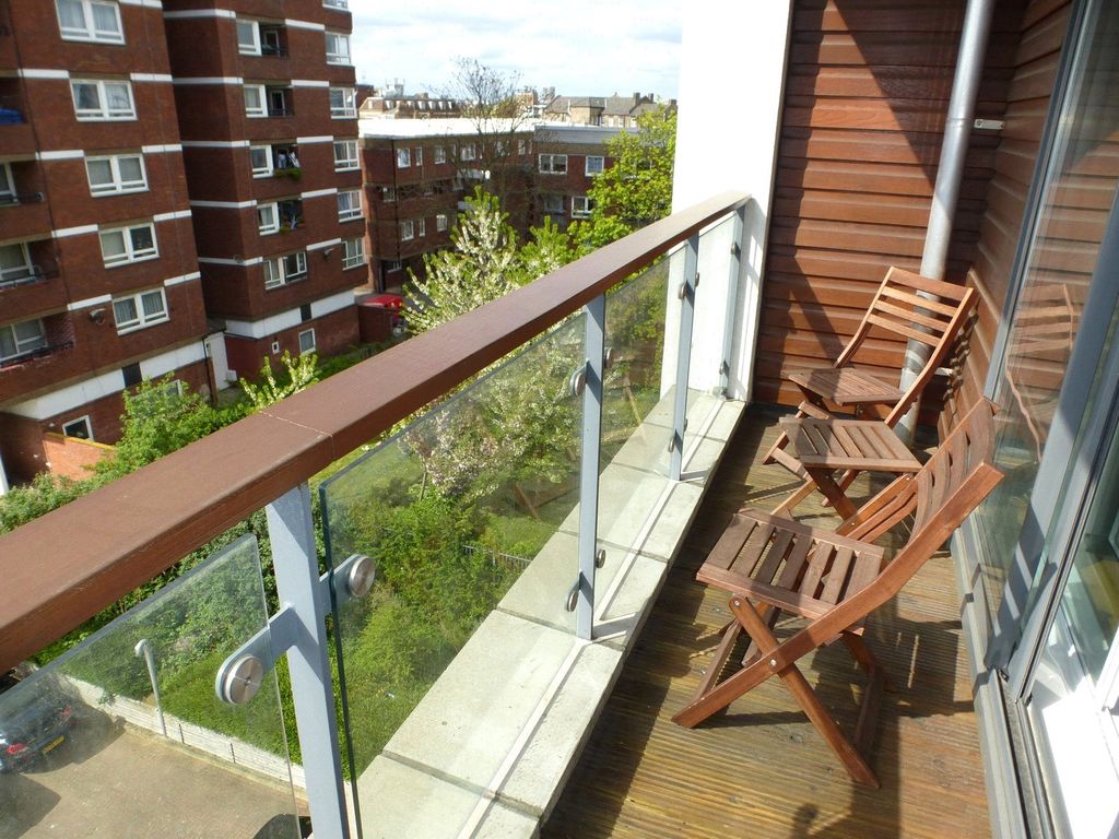 Property photo 3 of 10 Balcony