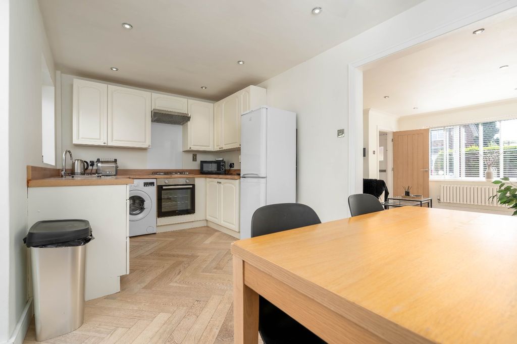 Property photo 2 of 18 Picture No. 23