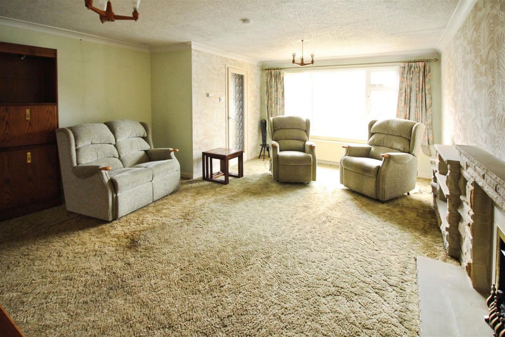 Property photo 3 of 15 Living Room