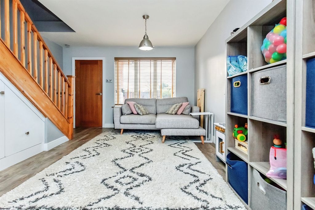 Property photo 2 of 20