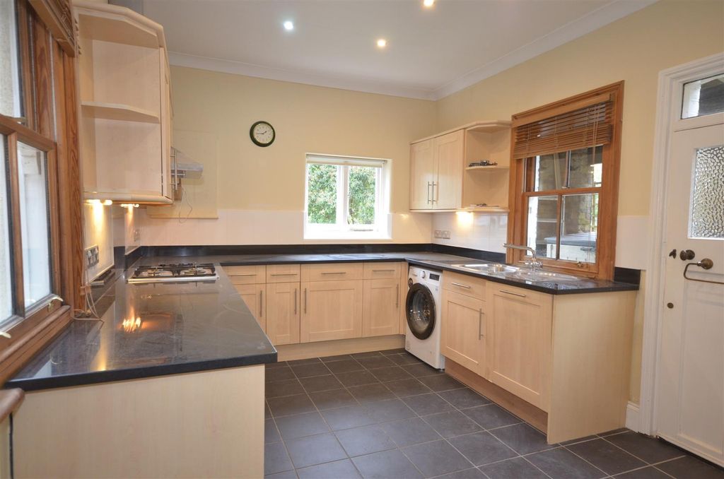 Property photo 2 of 8 96 Huntingdon Kitchen