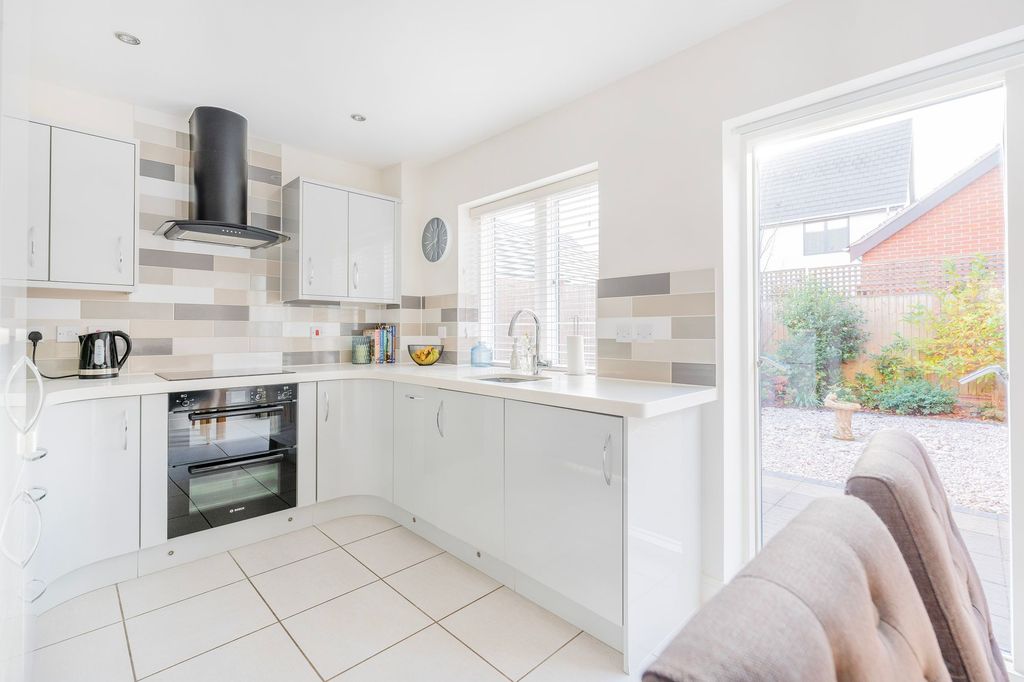 Property photo 2 of 20