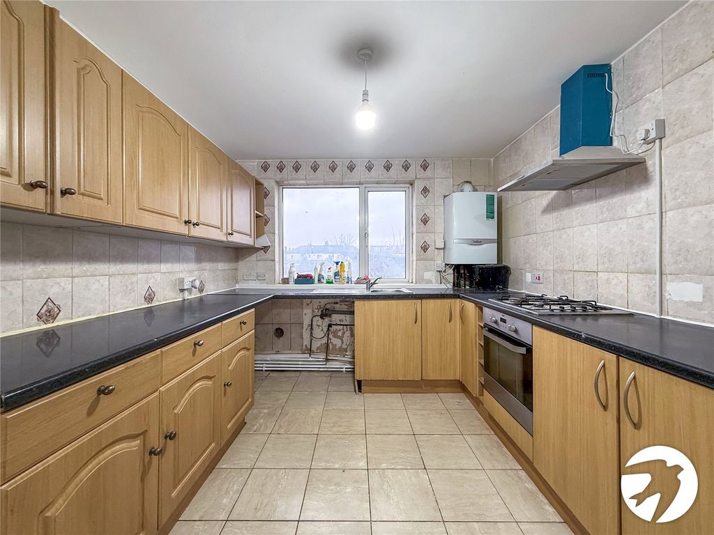 Property photo 3 of 12 Kitchen