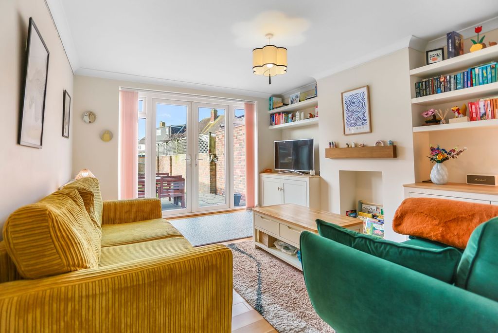 Property photo 2 of 25