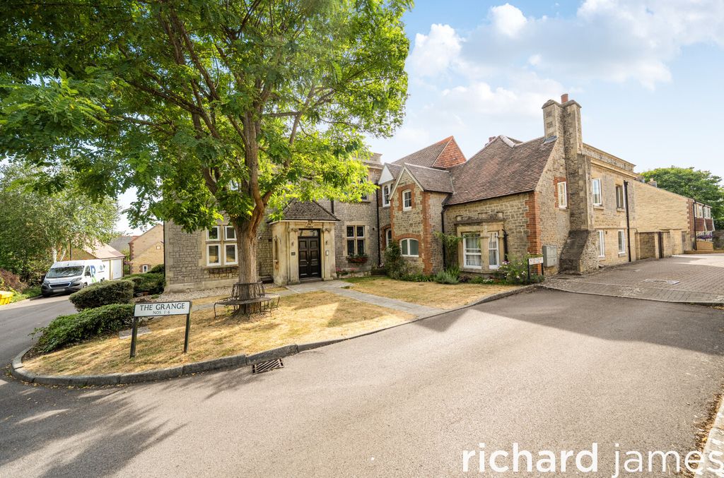 Property photo 1 of 12 c6948E3F272340388F5040F19287F1F2