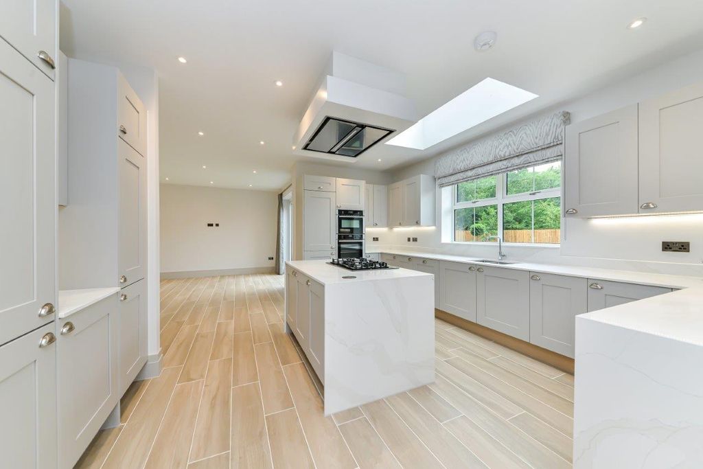 Property photo 3 of 38