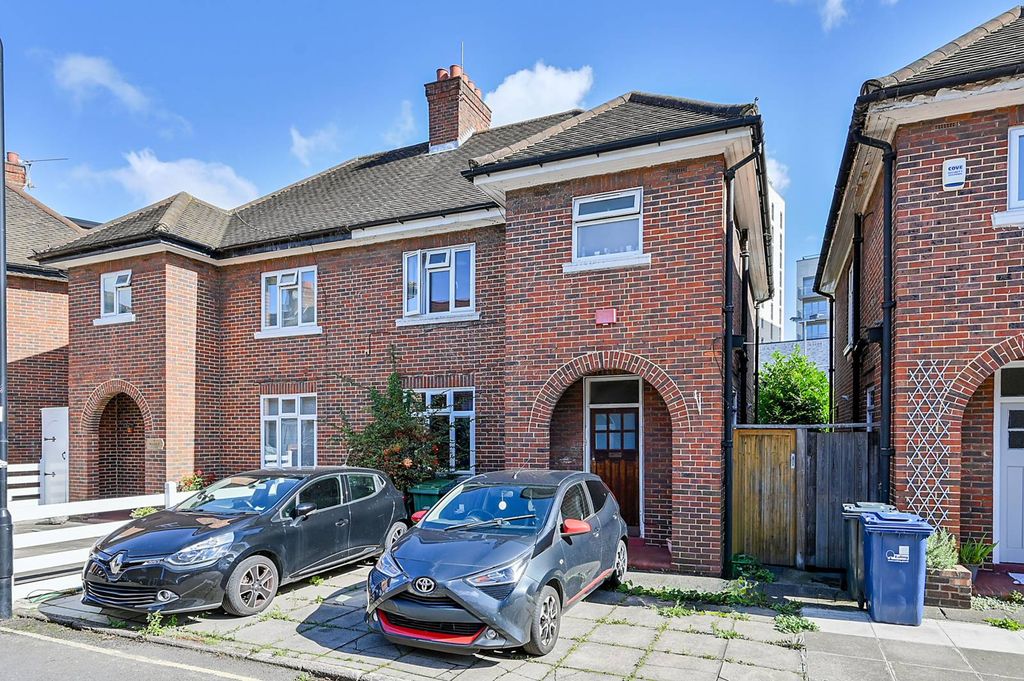 Property photo 1 of 8