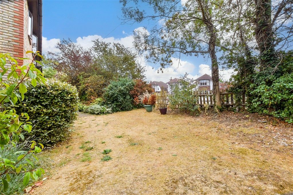 Property photo 3 of 8 Communal Gardens