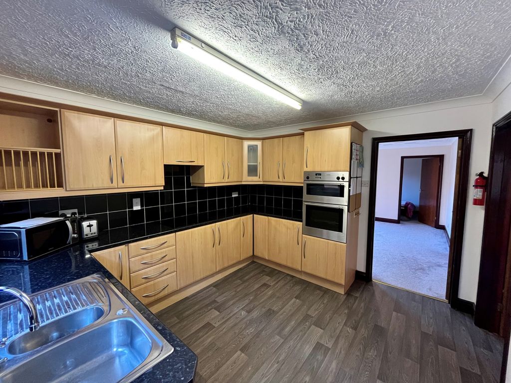 Property photo 2 of 17 Image