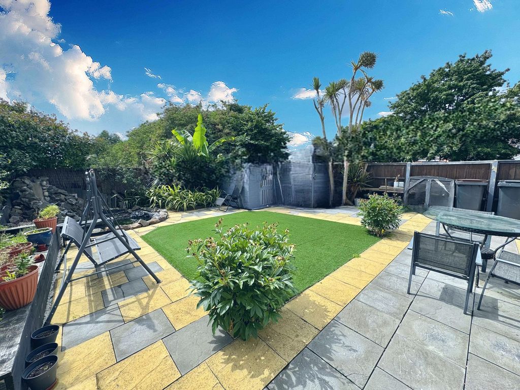 Property photo 2 of 40