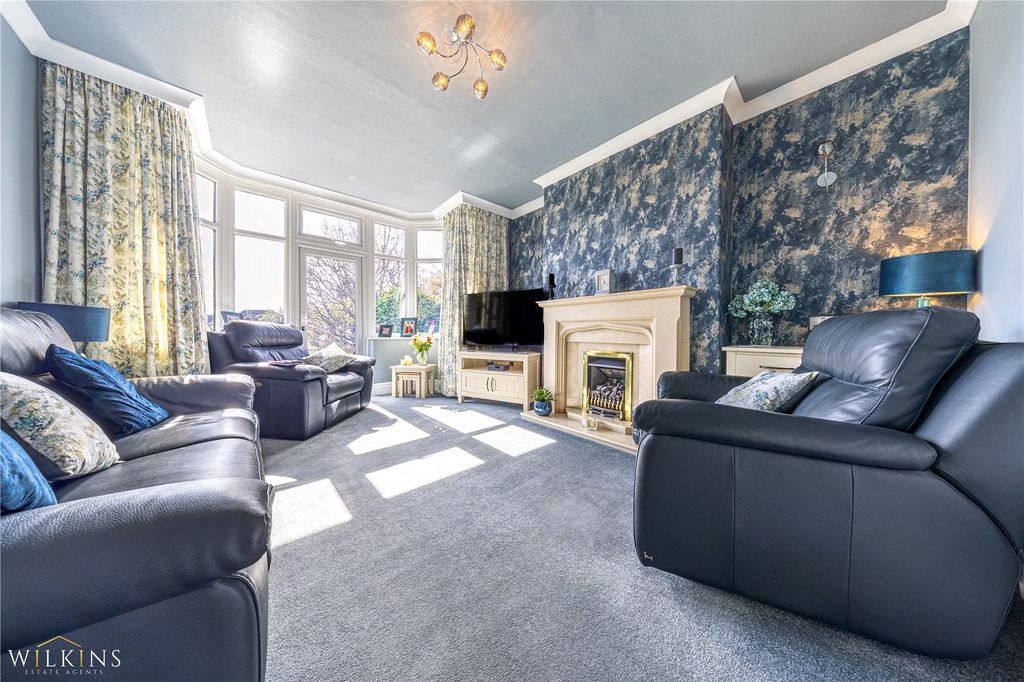 Property photo 2 of 38 Picture No. 77