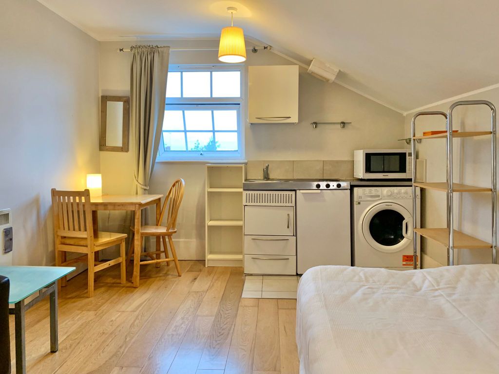 Property photo 2 of 27