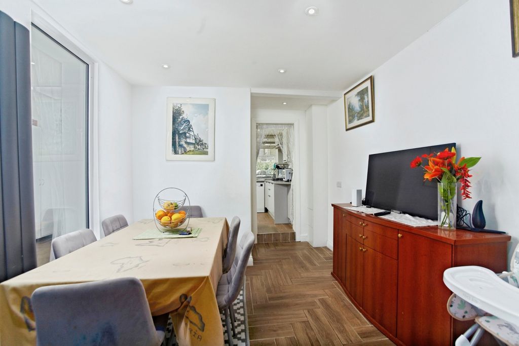 Property photo 3 of 18 Pbox-Img.Jpg