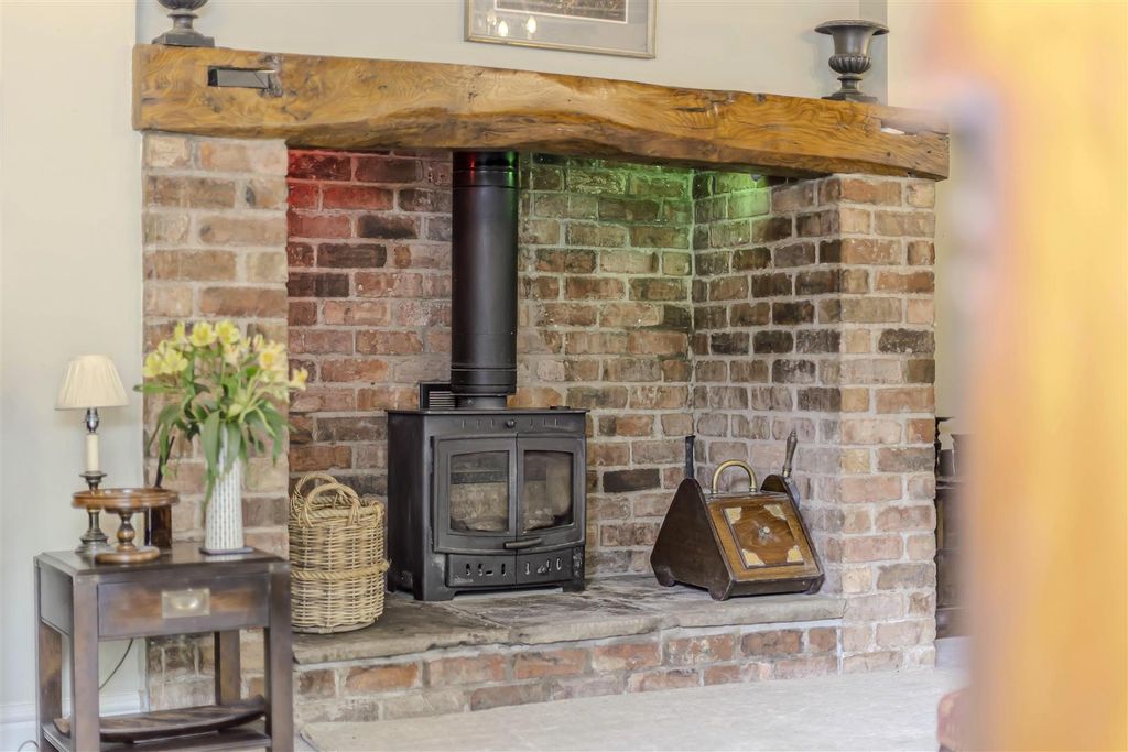 Property photo 3 of 43 Living Room