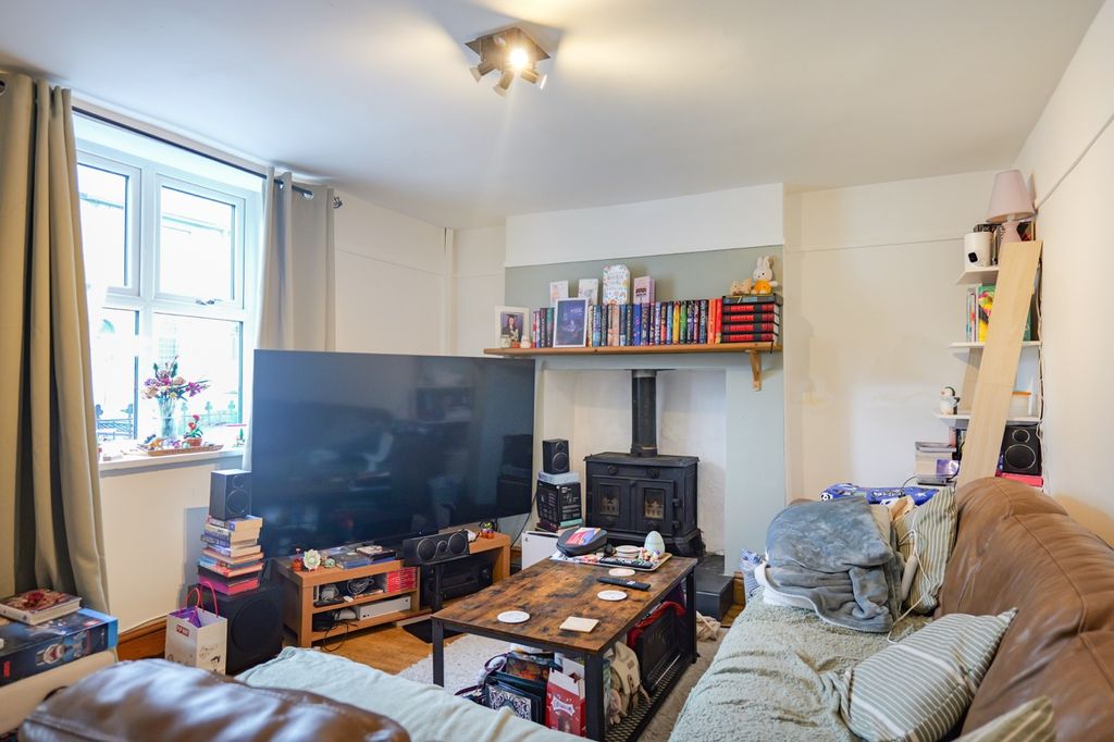 Property photo 3 of 19