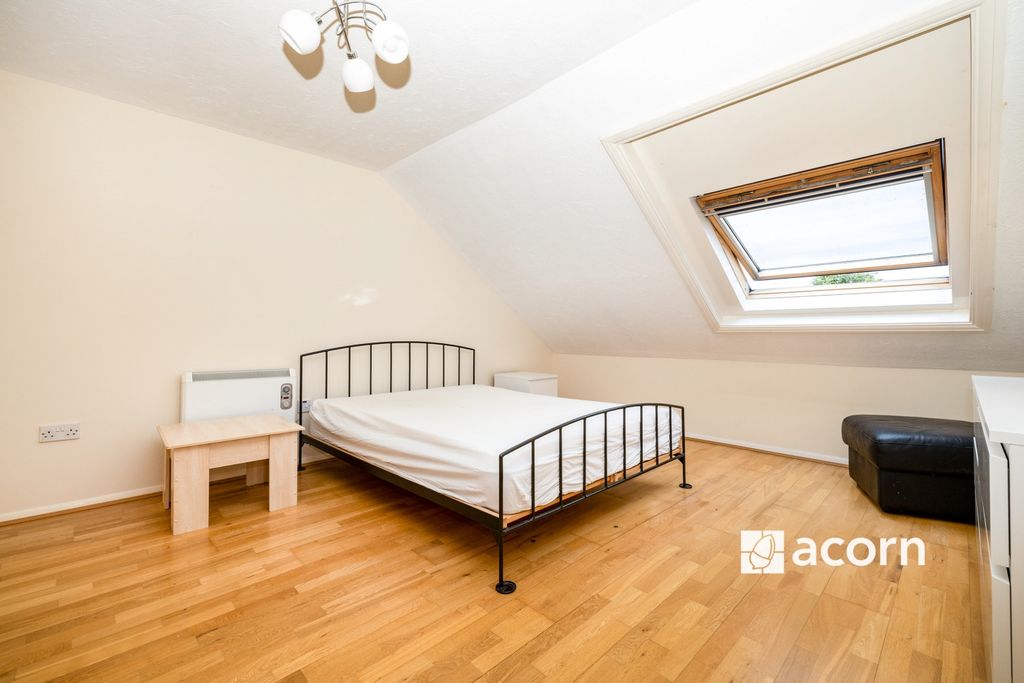 Property photo 3 of 12 Bedroom 1