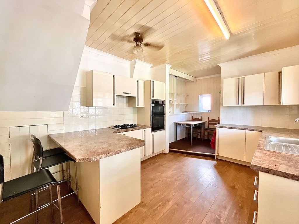 Property photo 2 of 38