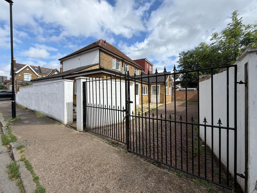Property photo 2 of 9