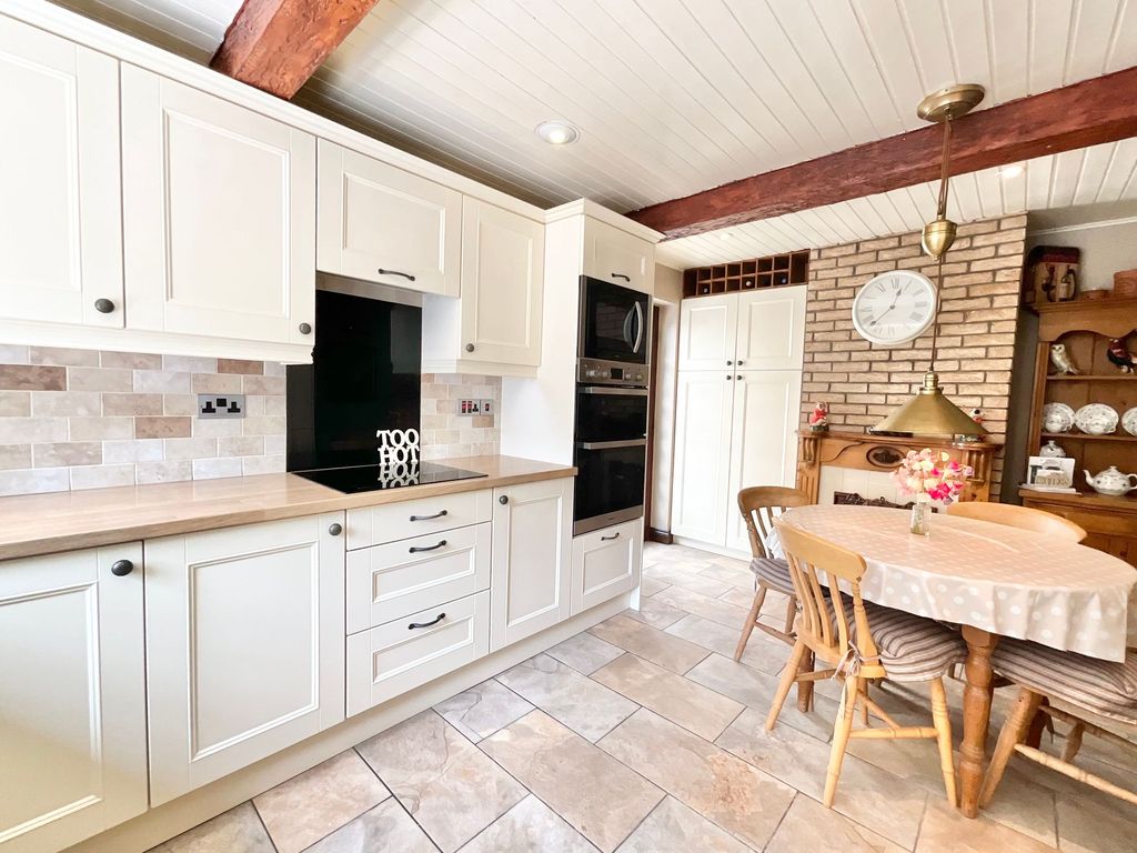 Property photo 2 of 33