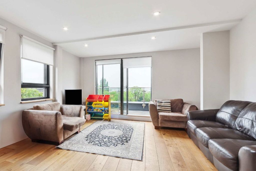 Property photo 3 of 7