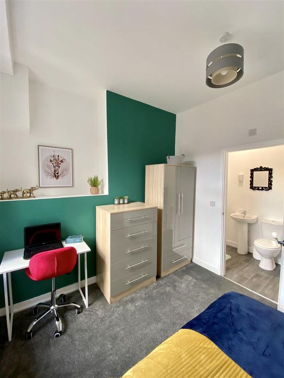 Property photo 2 of 12 Bedroom 6