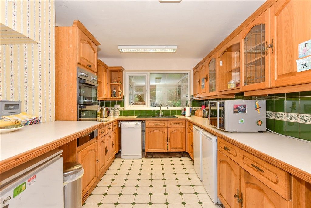 Property photo 3 of 17 Kitchen