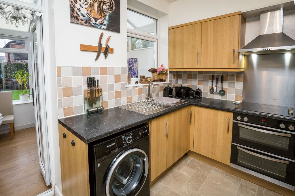 Property photo 3 of 15 Kitchen 2