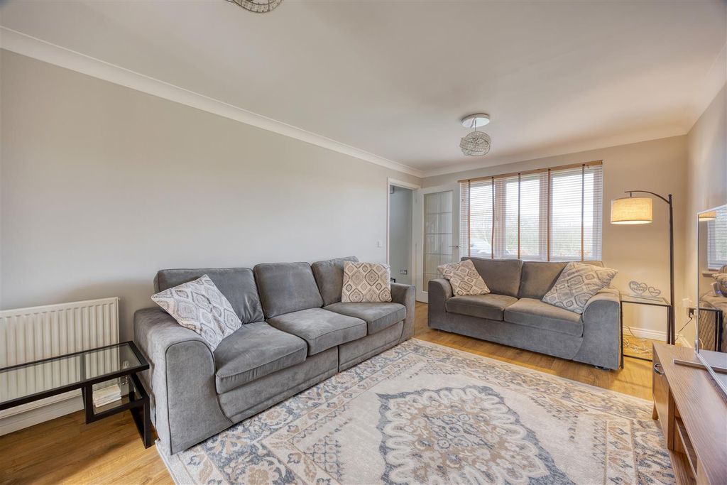 Property photo 3 of 20 Lounge 2.Jpeg