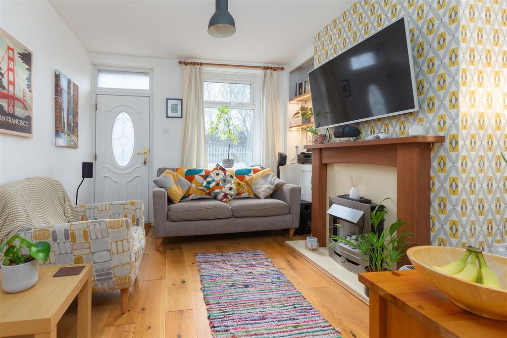 Property photo 2 of 11