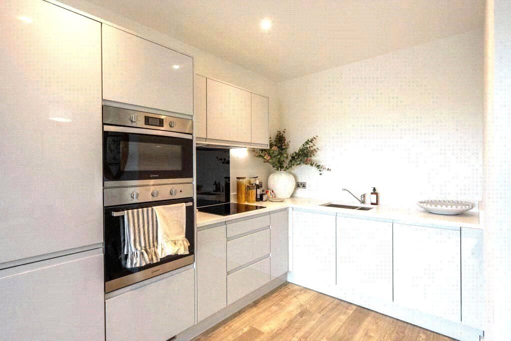 Property photo 3 of 12 Kitchen