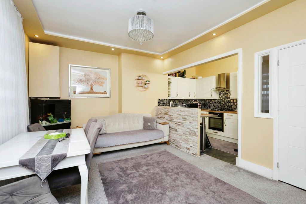 Property photo 2 of 17 Photography