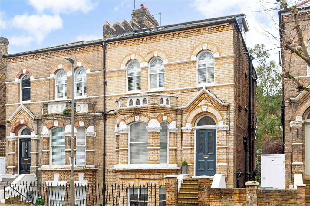 Property photo 1 of 10 Disraeli Road