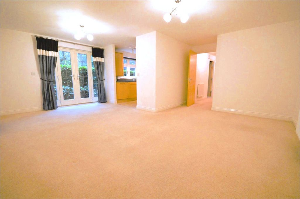 Property photo 3 of 8 Picture No. 18