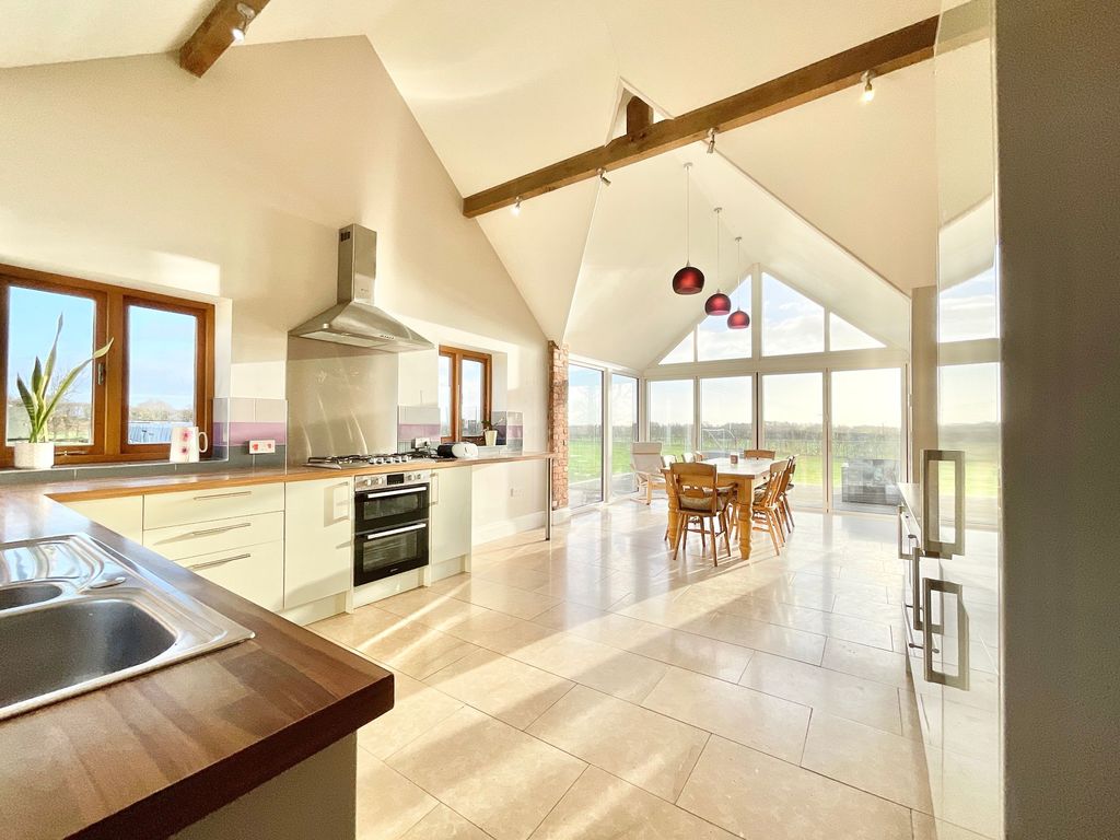 Property photo 2 of 28