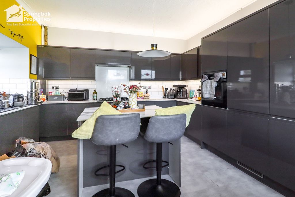 Property photo 3 of 16 Image 3