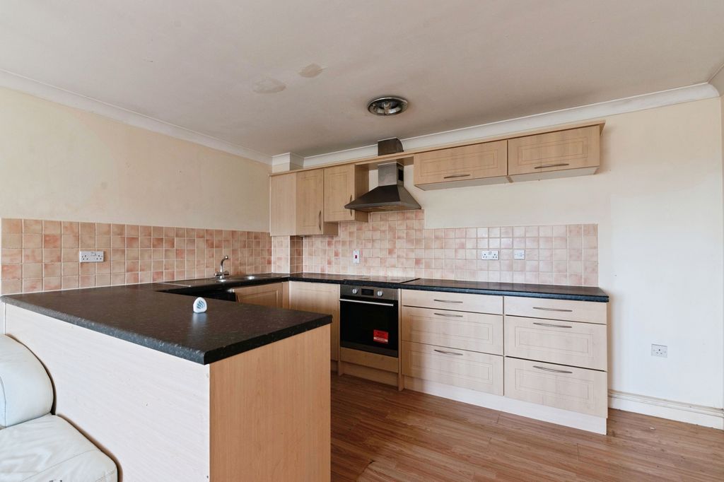 Property photo 3 of 17 Picture