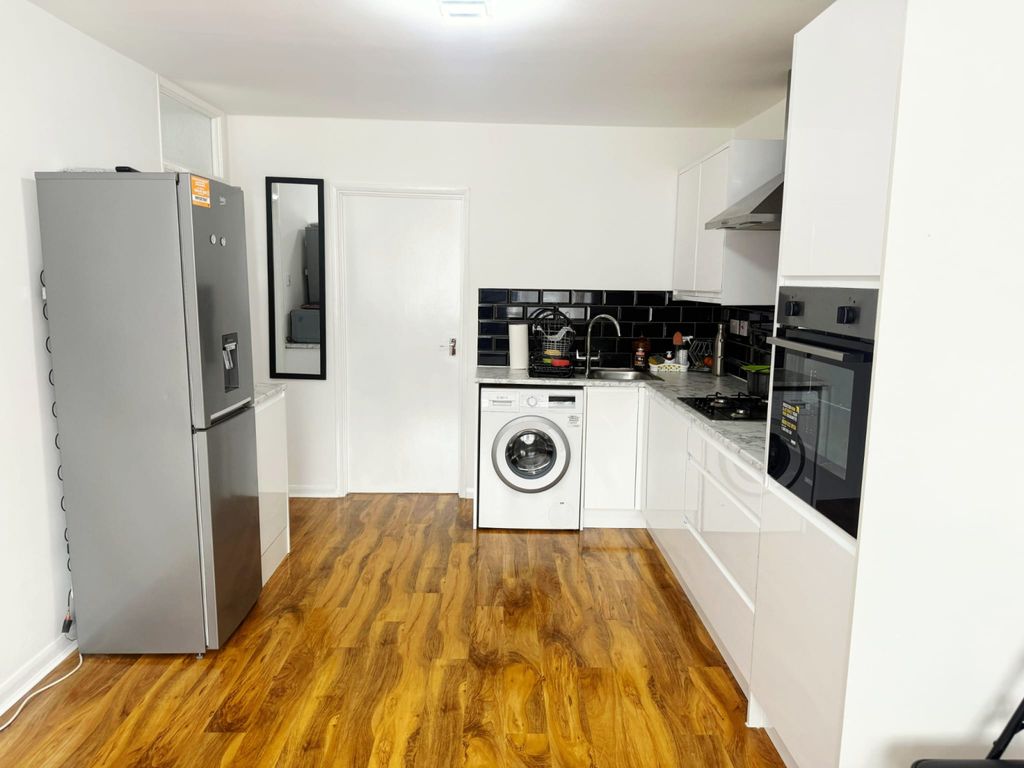 Property photo 3 of 19 Gallery