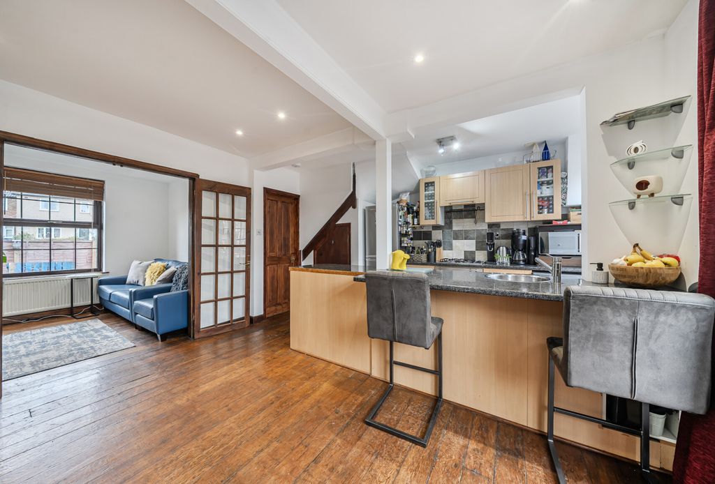 Property photo 3 of 21 1405828-19-698492...