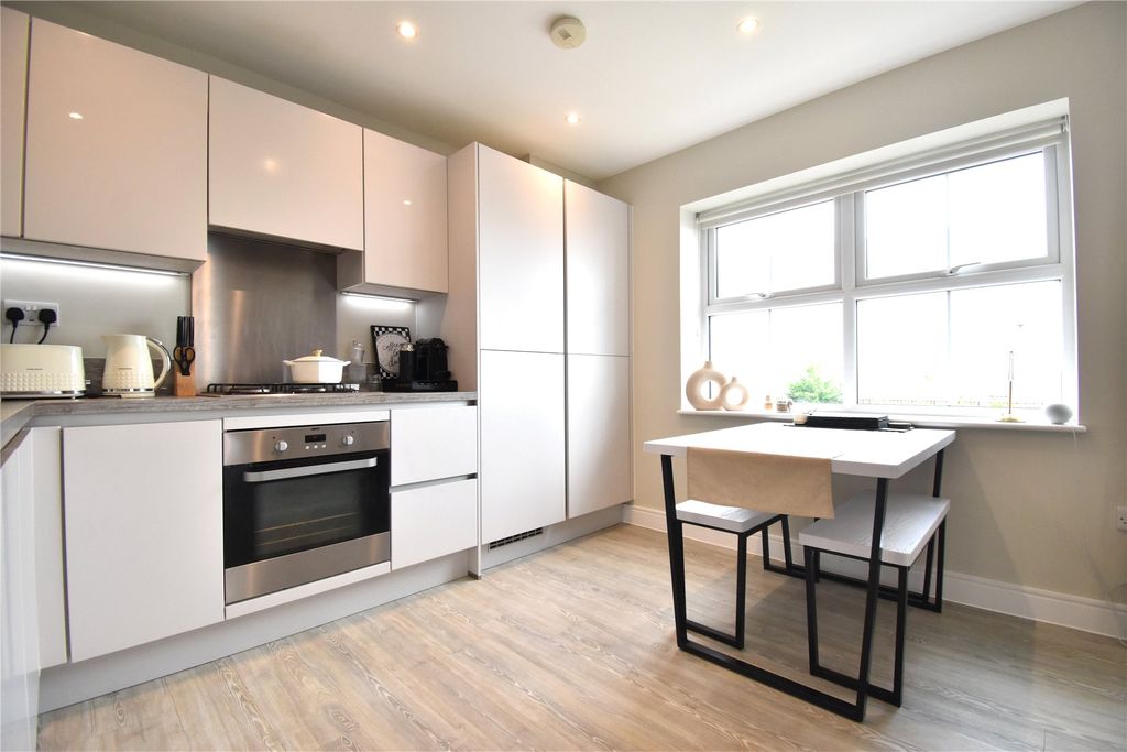 Property photo 2 of 11 Picture No. 16