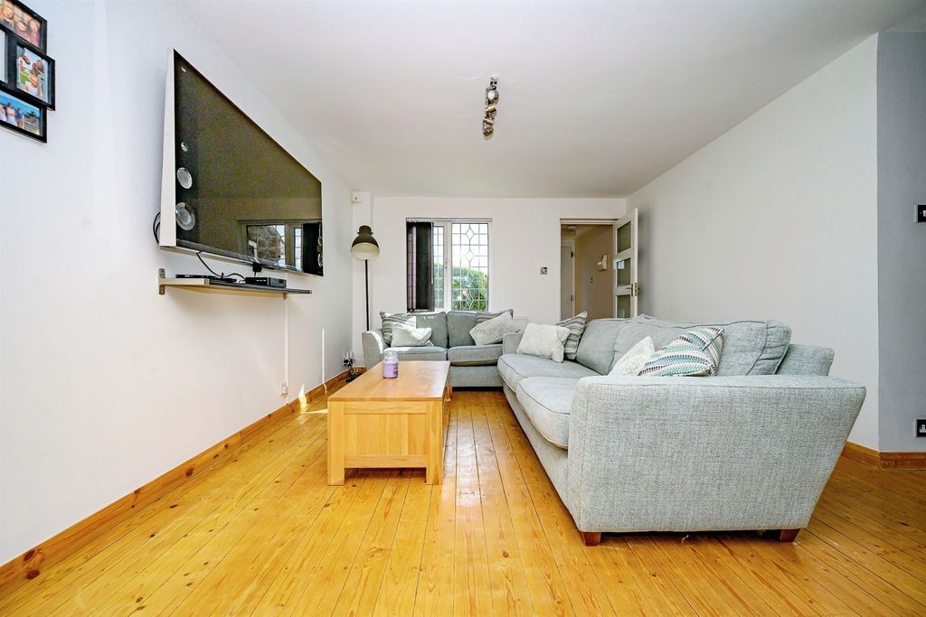 Property photo 2 of 16
