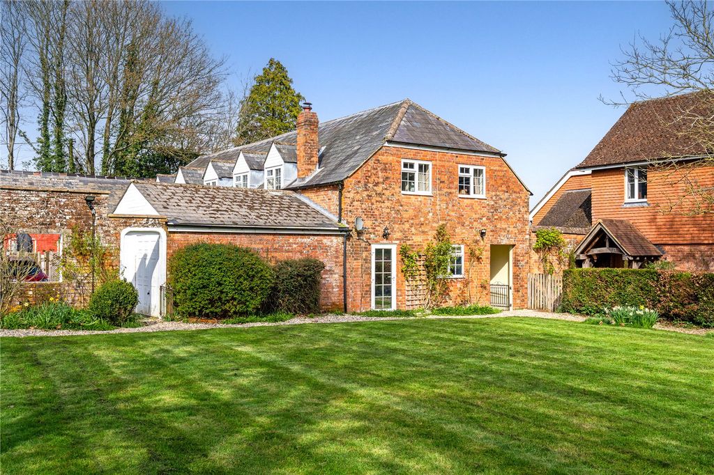 Property photo 1 of 21 Hollington Court